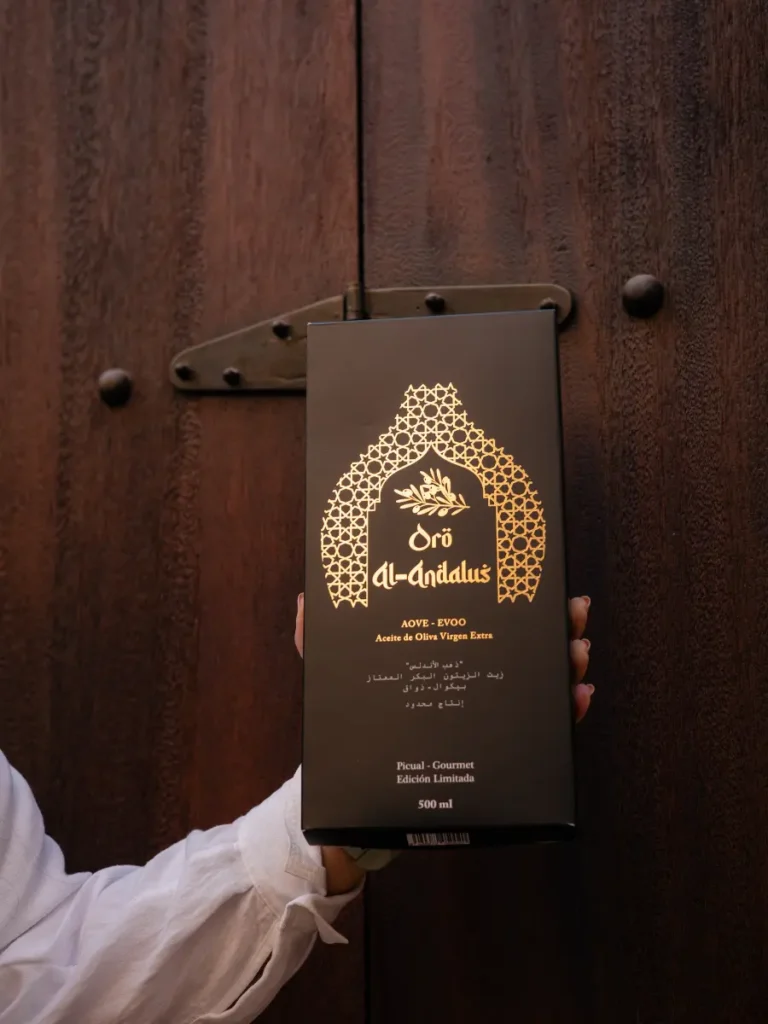 Luxury Spanish extra virgin olive oil gift box in Dubai UAE